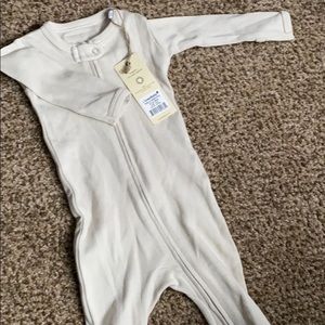 3-6 month lovedbaby zipper footie